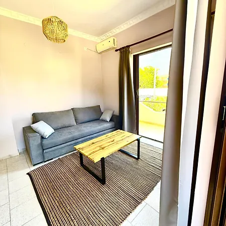 Apartment Ammos Family